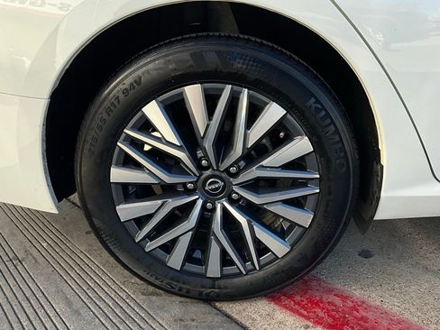 Used 2025 Nissan Altima 2.5 SV image 9