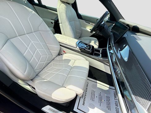 Used 2023 BMW i7 xDrive60 image 14