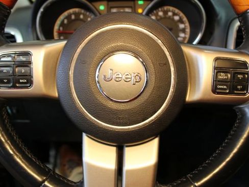 Used 2012 Jeep Grand Cherokee Overland image 22