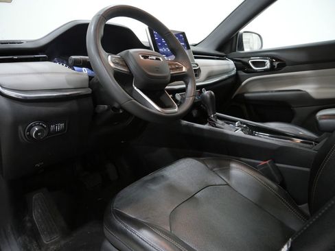 Used 2023 Jeep Compass Limited w/ Sun and Sound Group AWD/4WD image 11