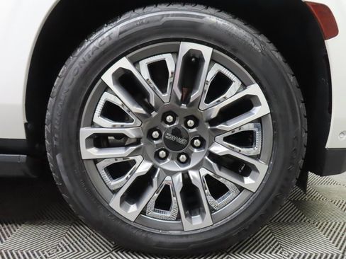 Used 2024 GMC Yukon XL Denali Ultimate image 8