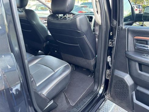 Used 2018 RAM 1500 Laramie AWD/4WD image 12