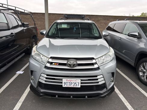 Used 2018 Toyota Highlander LE AWD/4WD image 3