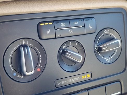 Used 2014 Volkswagen Beetle TDI image 22