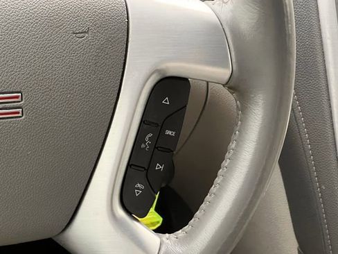 Used 2015 GMC Acadia SLT image 13