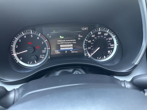 Used 2024 Toyota Highlander XLE FWD image 8