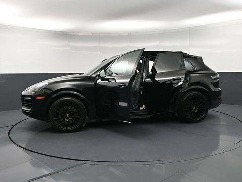 Certified 2023 Porsche Cayenne Platinum Edition AWD/4WD image 36