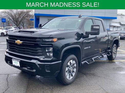 Used 2024 Chevrolet Silverado 2500 Custom w/ Custom Value Package image 3