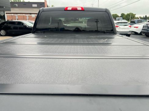 Used 2018 Chevrolet Silverado 1500 Custom w/ Custom Convenience Package AWD/4WD image 12