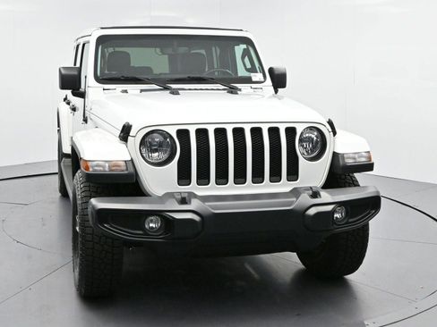 Used 2022 Jeep Wrangler Unlimited Sahara AWD/4WD image 2