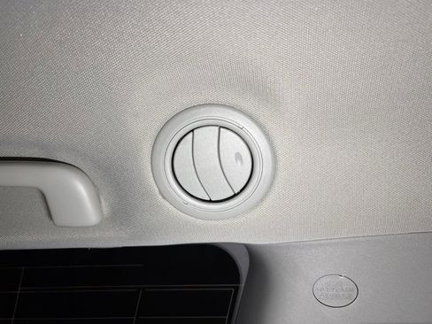 Used 2020 Toyota Sienna L image 28