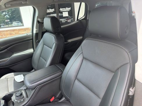 Used 2021 GMC Acadia SLT FWD image 3
