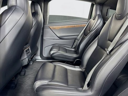 Used 2018 Tesla Model X 75D image 11