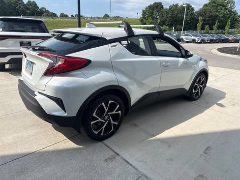 Used 2021 Toyota C-HR XLE FWD image 5