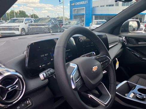 New 2026 Chevrolet Equinox LT w/ Safety and Technology Package AWD/4WD image 9