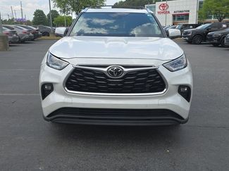 Used 2023 Toyota Highlander Limited FWD video 2