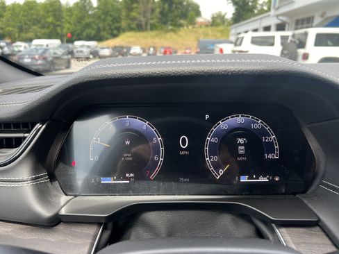 Used 2026 Jeep Grand Cherokee Altitude AWD/4WD image 25