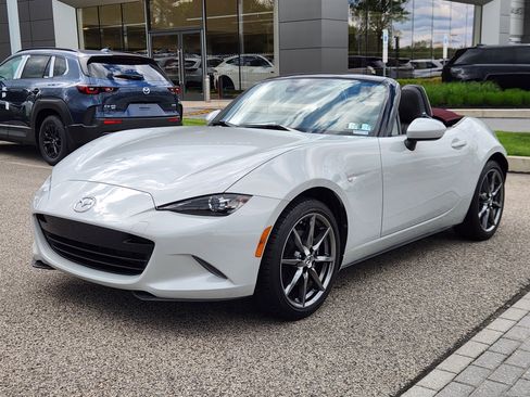 Used 2018 MAZDA MX-5 Miata Grand Touring RWD image 8