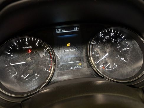 Used 2017 Nissan Rogue SV w/ SV Premium Package image 17