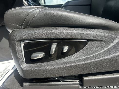 Used 2017 Cadillac Escalade Premium Luxury image 32