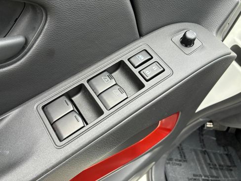Used 2026 Nissan Frontier PRO-4X AWD/4WD image 9