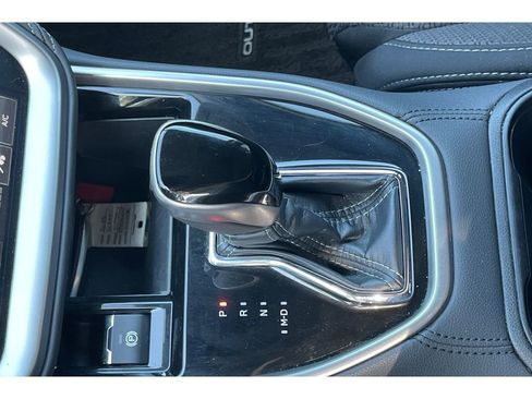 Used 2025 Subaru Outback Premium image 32