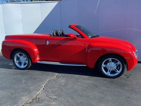 Used 2003 Chevrolet SSR w/ Preferred Equipment Group image 15