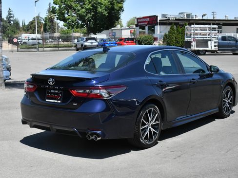 Used 2022 Toyota Camry SE FWD image 8
