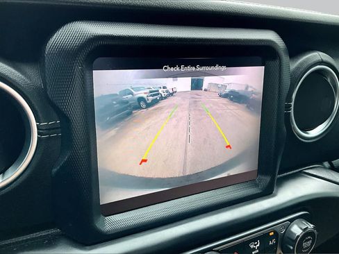Used 2020 Jeep Wrangler Unlimited Sahara AWD/4WD image 27