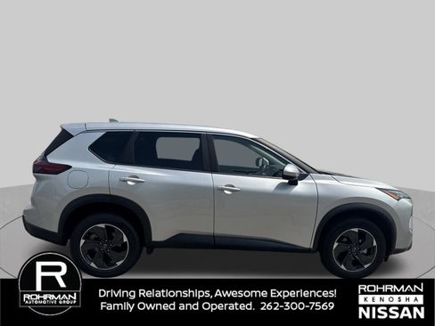 Used 2025 Nissan Rogue SV AWD/4WD image 4