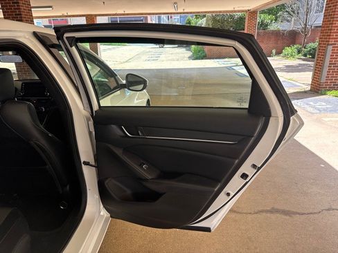 Used 2018 Honda Accord Sport image 14
