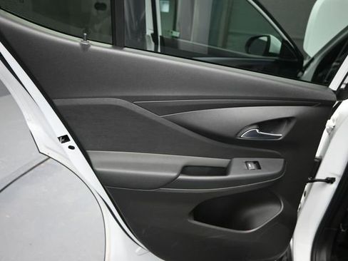 Used 2025 Buick Envista Preferred image 16