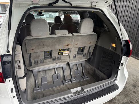 Used 2019 Toyota Sienna LE image 23