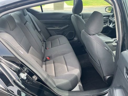 Used 2025 Nissan Altima 2.5 SV FWD image 17