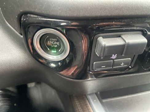 Used 2023 Chevrolet Silverado 1500 LT w/ Z71 Off-Road Package image 27