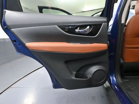 Used 2018 Nissan Rogue AWD image 35