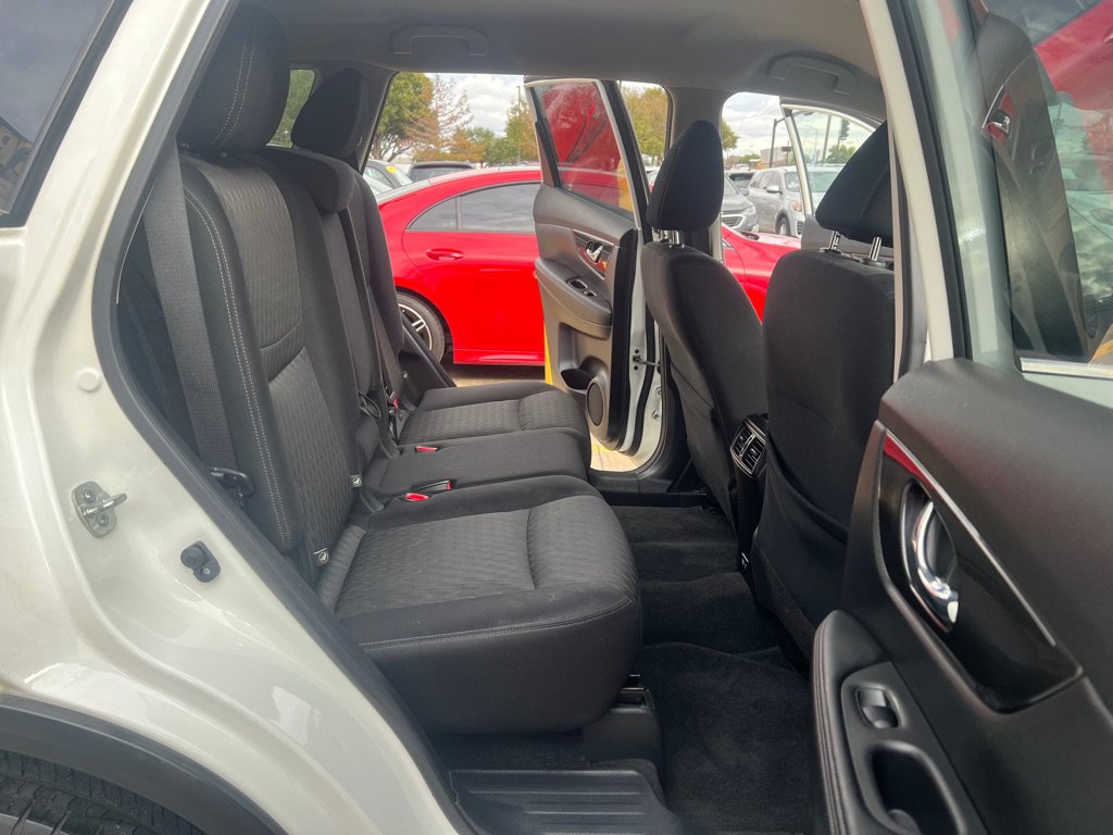 Used 2020 Nissan Rogue SV FWD image 16