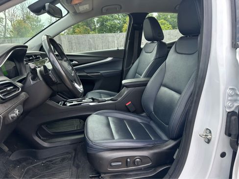Used 2022 Chevrolet Bolt EUV LT w/ Convenience Package FWD image 10