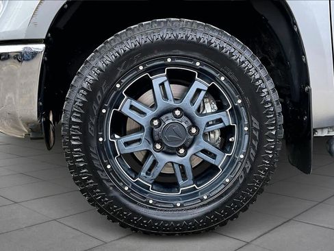 Used 2016 Toyota Tundra SR5 w/ Tow Package image 11