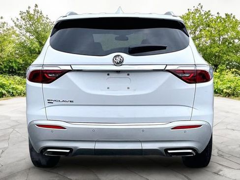 Used 2023 Buick Enclave Essence image 4