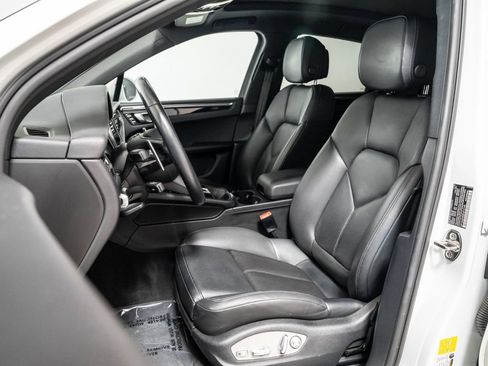 Used 2023 Porsche Macan AWD/4WD image 5