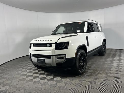 Used 2025 Land Rover Defender 110 S image 3