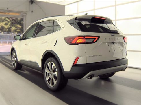 Used 2023 Ford Escape Platinum AWD/4WD image 4