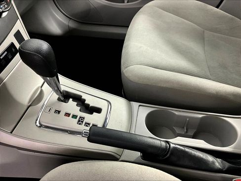 Used 2013 Toyota Corolla LE FWD image 18