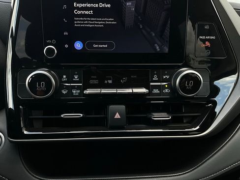 Used 2025 Toyota Highlander LE image 30