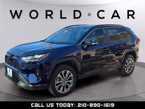 Used 2022 Toyota RAV4 XLE Premium image 11