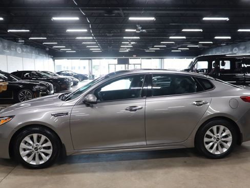Used 2017 Kia Optima EX w/ Premium Package image 2