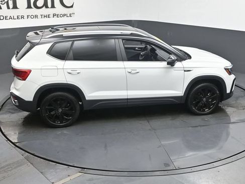 Used 2023 Volkswagen Taos SE w/ Panoramic Sunroof Package FWD image 40