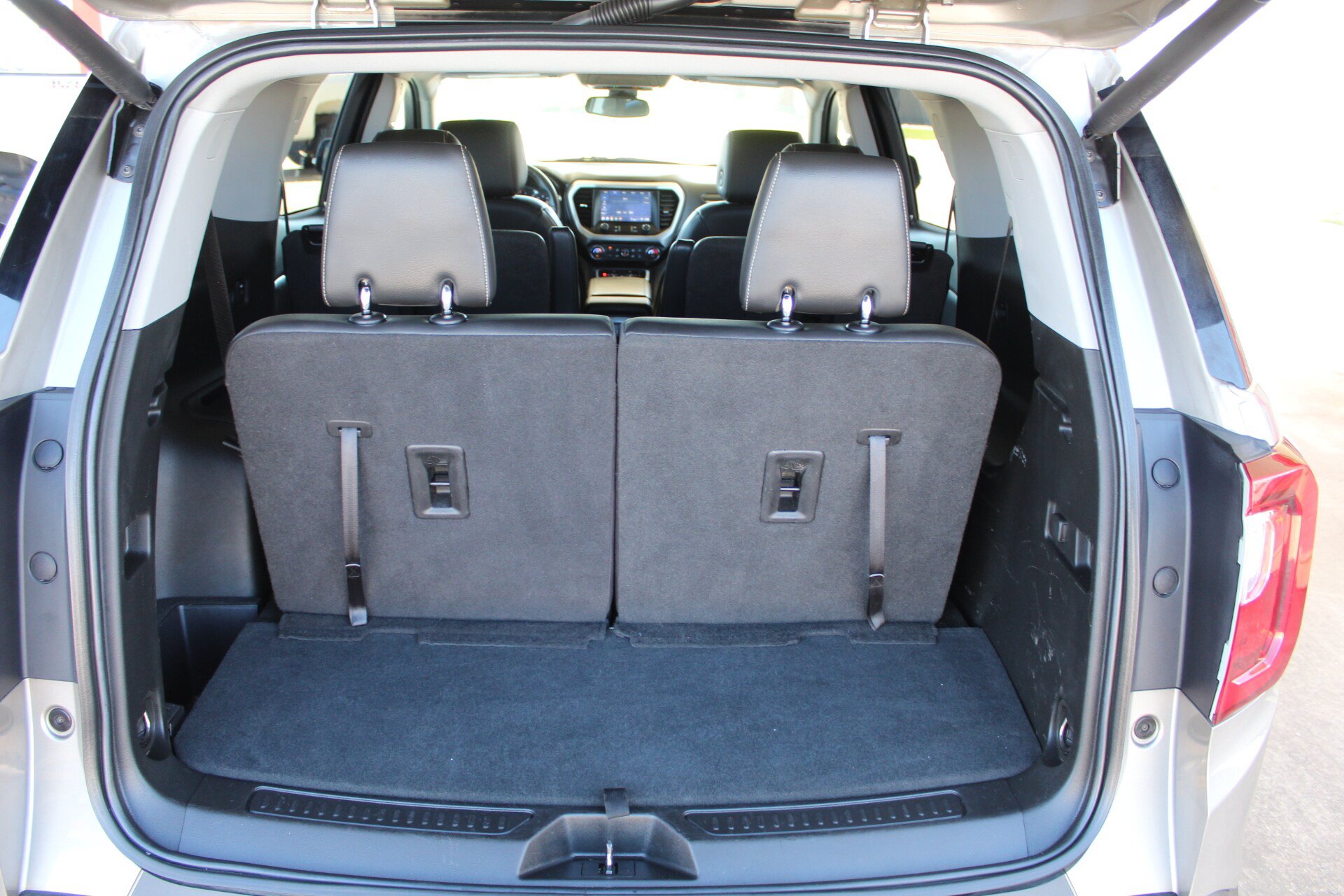 Used 2023 GMC Acadia SLT FWD image 22