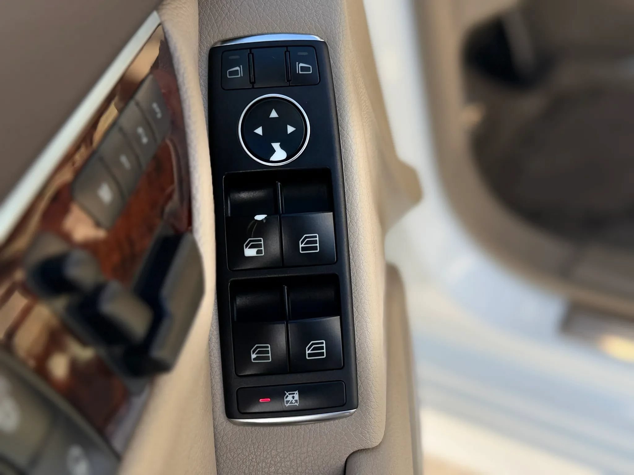 Used 2014 Mercedes-Benz C 250 Sedan image 25
